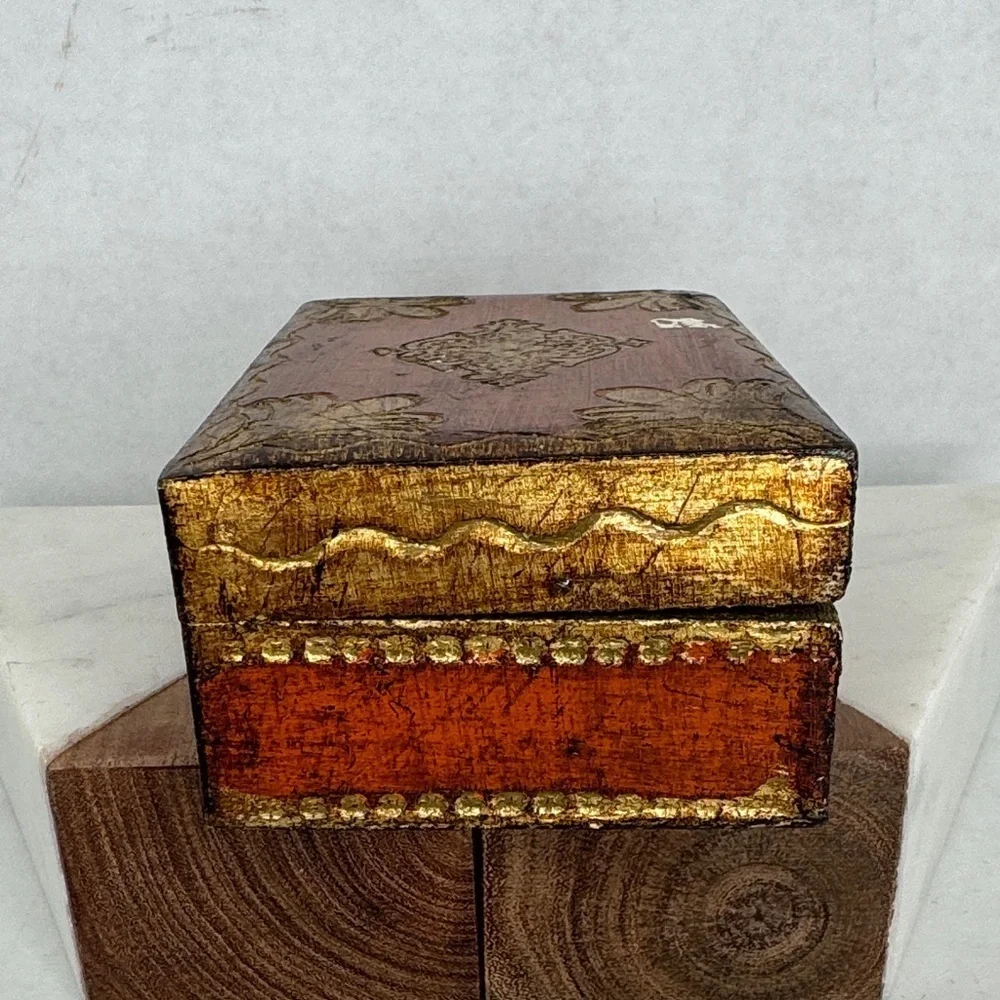 Vintage Florentine Italian Hand Painted Gold Gilt Velvet Lined Wood Trinket Box